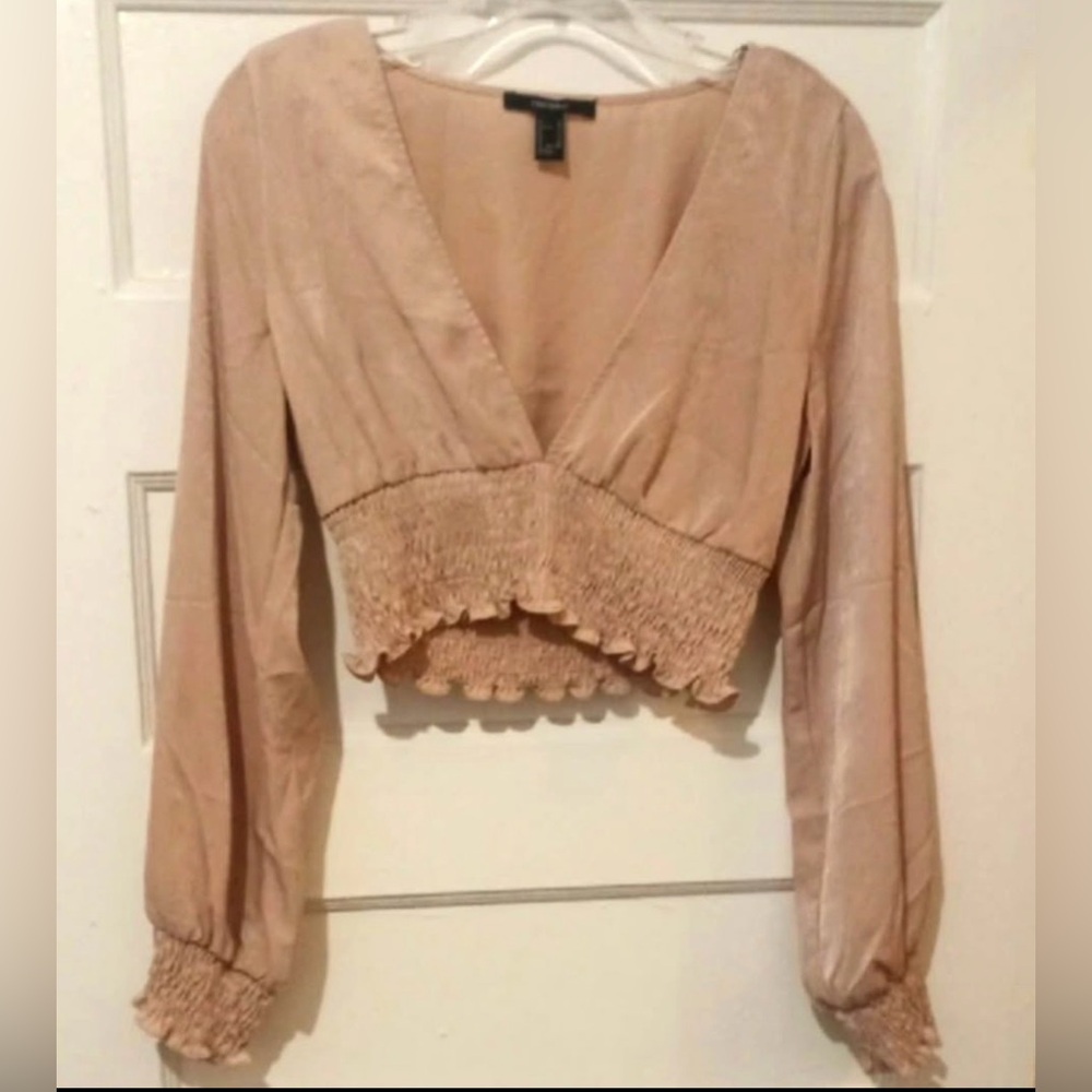 🪩🎉Forever 21 Women's Pink Long Sleeve Punge Neck Smocked Crop Top Med